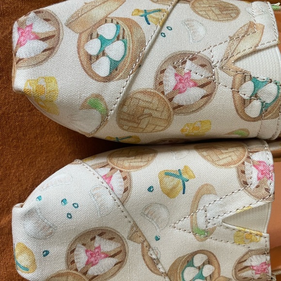 NWT TOMS Dumplings Print Canvas Womens Alpargata Slip On Shoes Size 7. - Picture 4 of 6